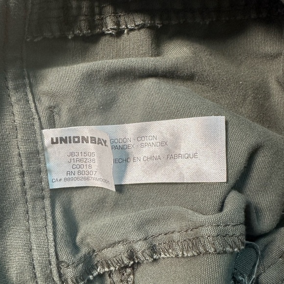 UNIONBAY Women's Olive Cargo Shorts - Picture 9 of 9